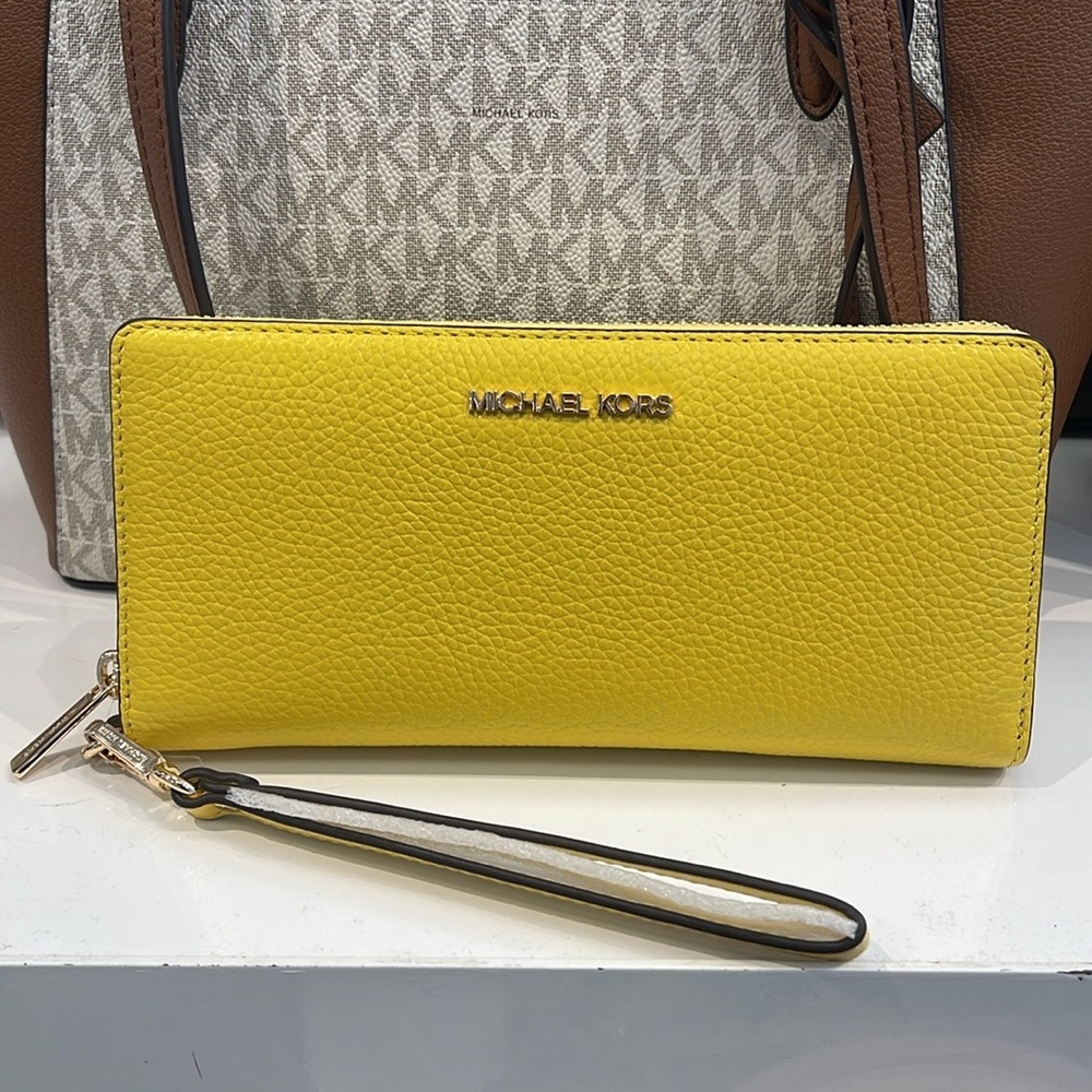 MICHAEL KORS JST 
Leather Continental Wristlet Phone Case Wallet Sunshine